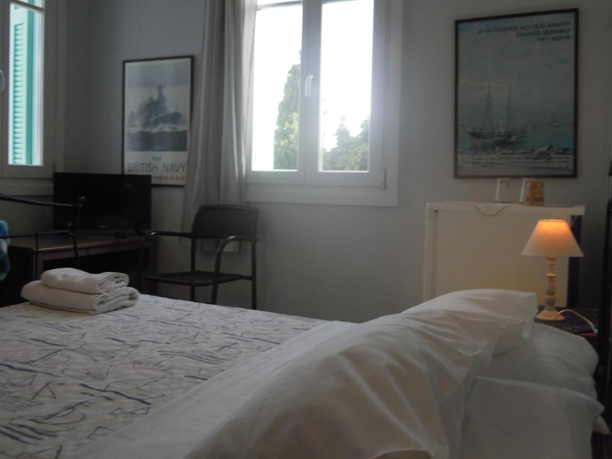Blue Dolphin Hotel Batsi  Bagian luar foto