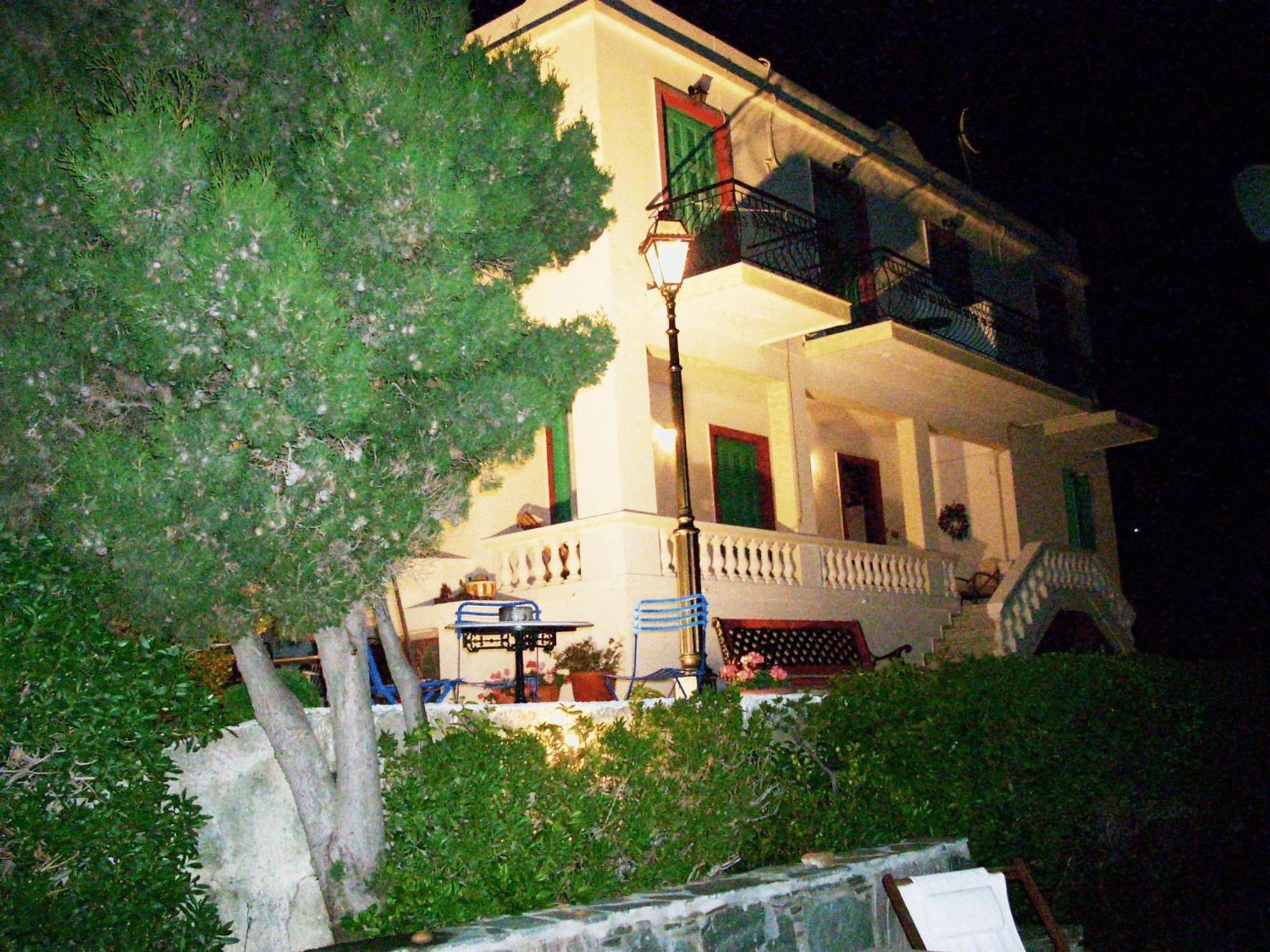 Blue Dolphin Hotel Batsi  Bagian luar foto